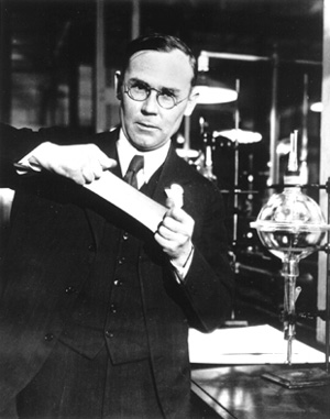 Early photograph of Wallace Carothers in his lab